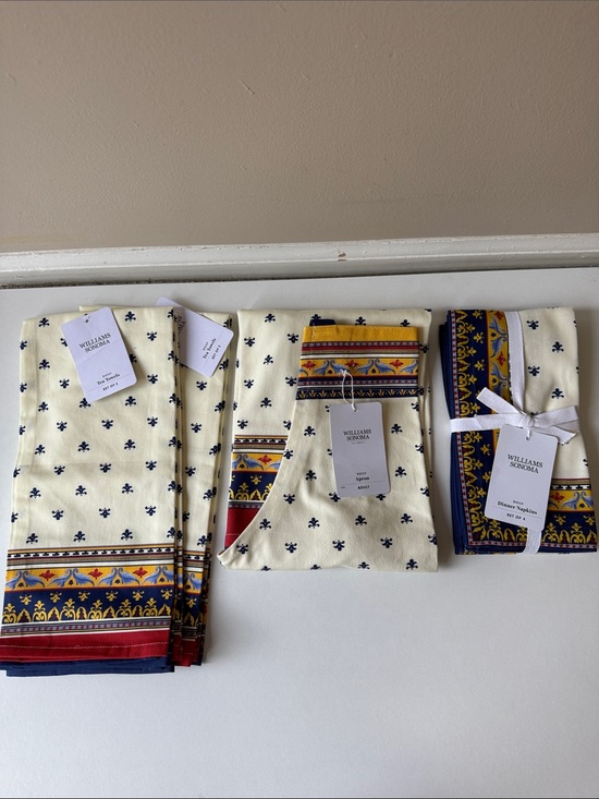 Williams Sonoma Other - NEW Williams Sonoma Cream and Navy Fleur Kitchen Cotton Set w/Multicolor Border